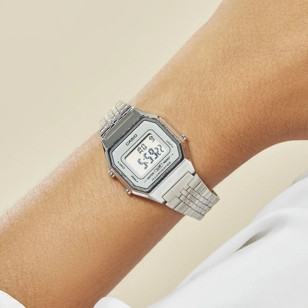 Cadran gris de la montre Casio LA680WEA-7EF en détail