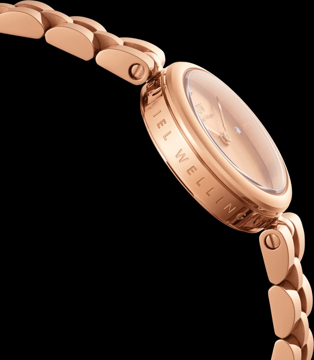 Cadran or rose de la montre Daniel Wellington DW00100720 en détail