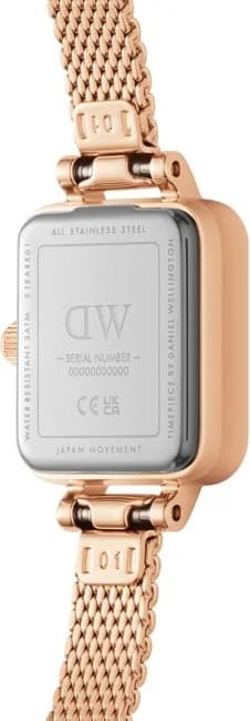 Cadran noir de la montre Daniel Wellington DW00100647 en détail
