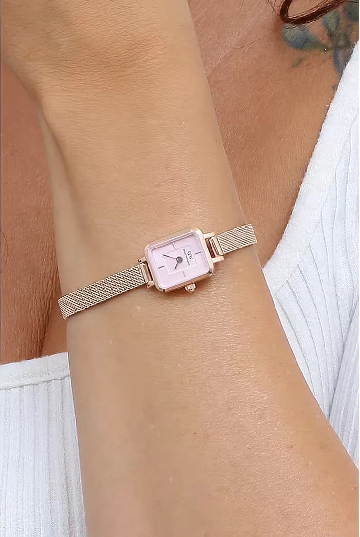 Cadran rose de la montre Daniel Wellington DW00100650 en détail