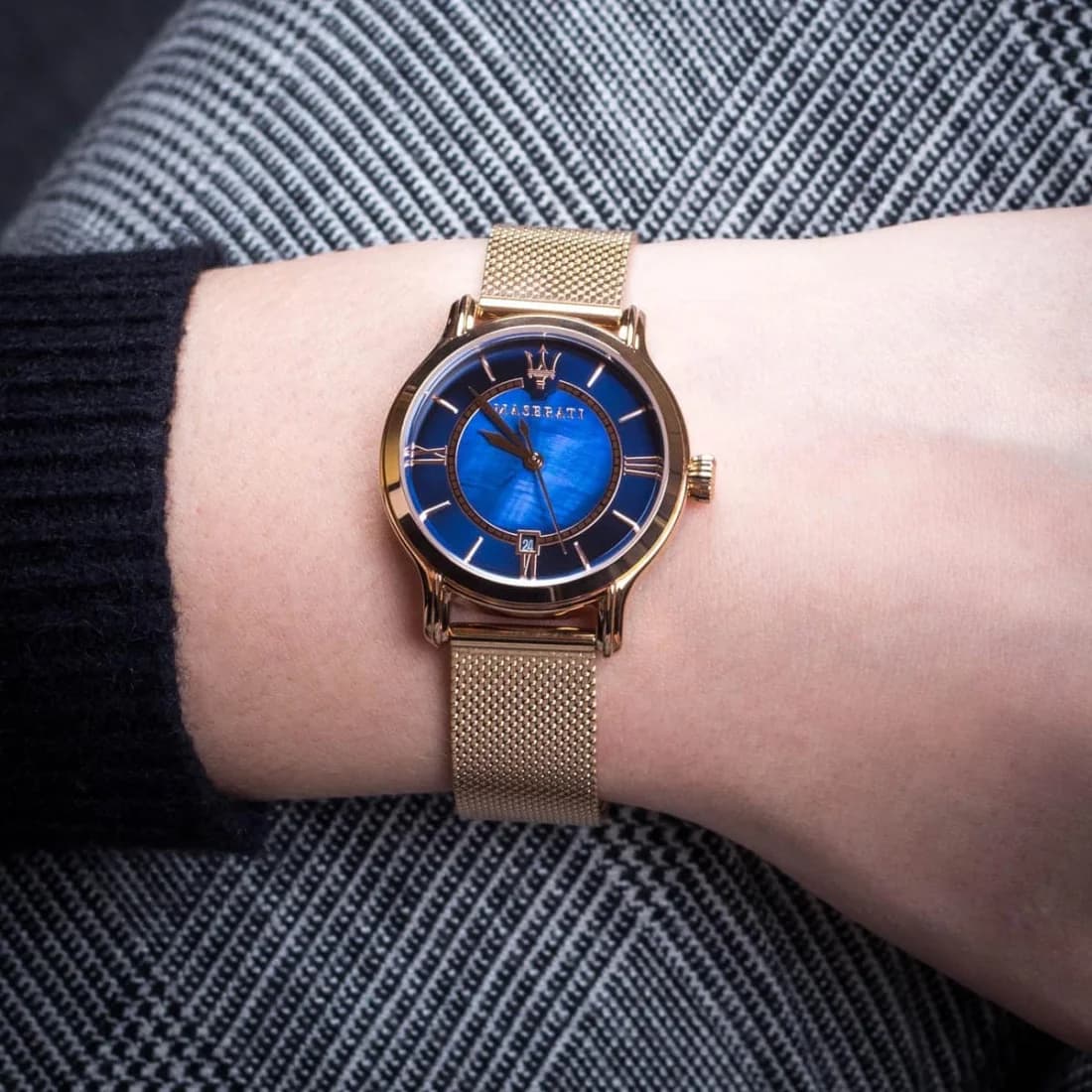 Cadran bleu de la montre Maserati R8853118503 en détail