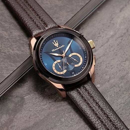 Cadran bleu de la montre Maserati R8871612024 en détail