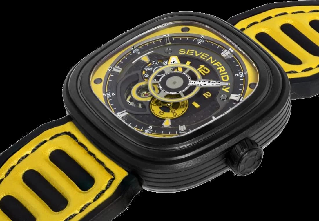 Cadran multicolore de la montre Sevenfriday P3B/03 en détail