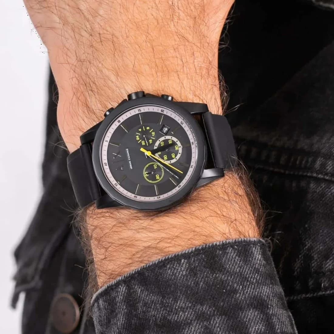 Boîtier Armani Exchange AX1343 en acier inoxydable poli de 44mm, lunette fixe lisse, couronne crantée, verre minéral