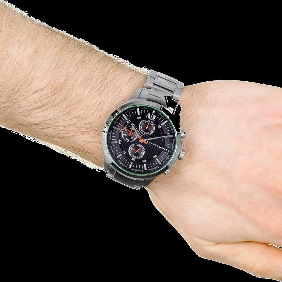 Boîtier Armani Exchange AX2163 en acier noir mat, lunette fixe lisse, couronne crantée et poussoirs chrono, profil épais robuste