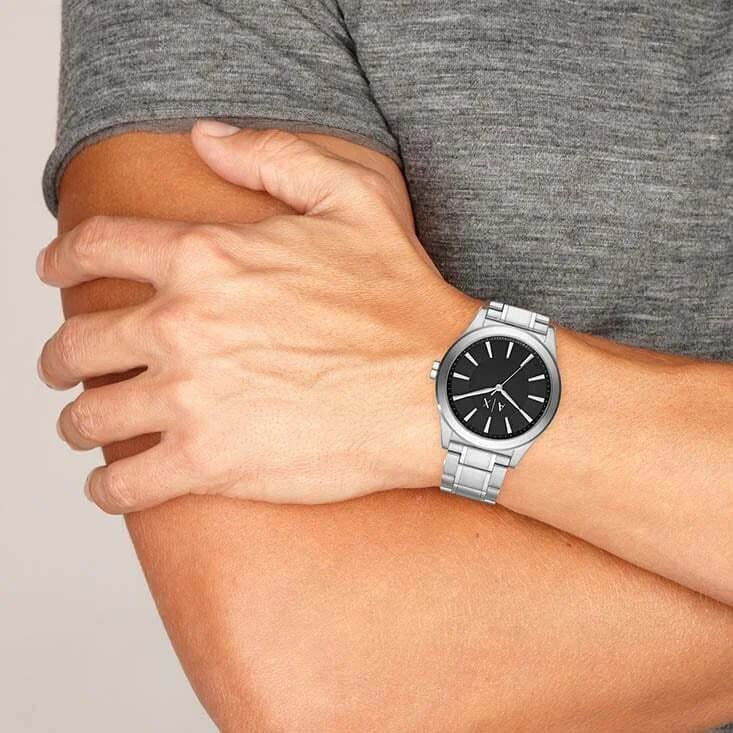 Boîtier Armani Exchange AX2320 en acier brossé de 44mm, lunette fine polie, verre minéral, profil épuré