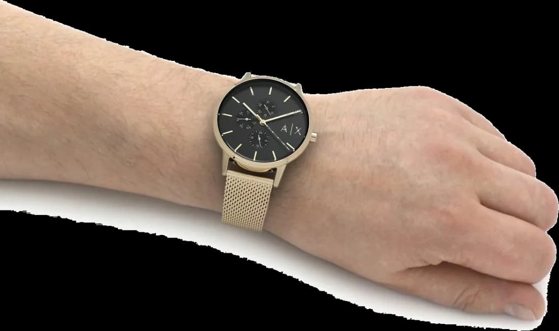 Boîtier Armani Exchange AX2715 rond en acier doré, lunette lisse, profil fin et sophistiqué