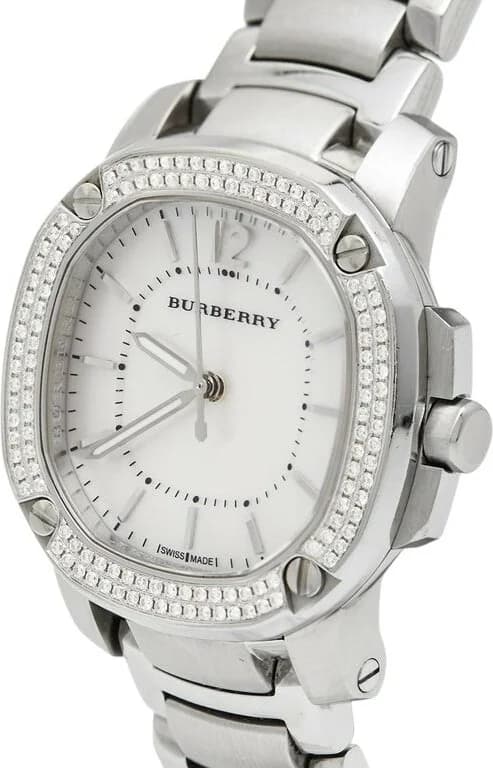 Cadran Burberry BBY1801 au fond nacré avec cristaux Swarovski scintillants, aiguilles dauphine dorées et index bâtons, élégance raffinée