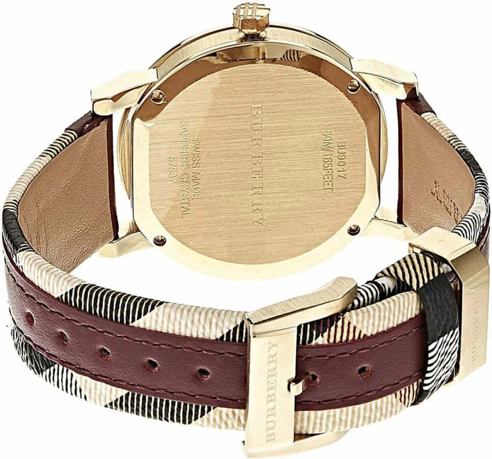 Cadran Burberry BU9017 blanc avec index bâtons, aiguilles argentées, motif Nova Check central, date à 3h