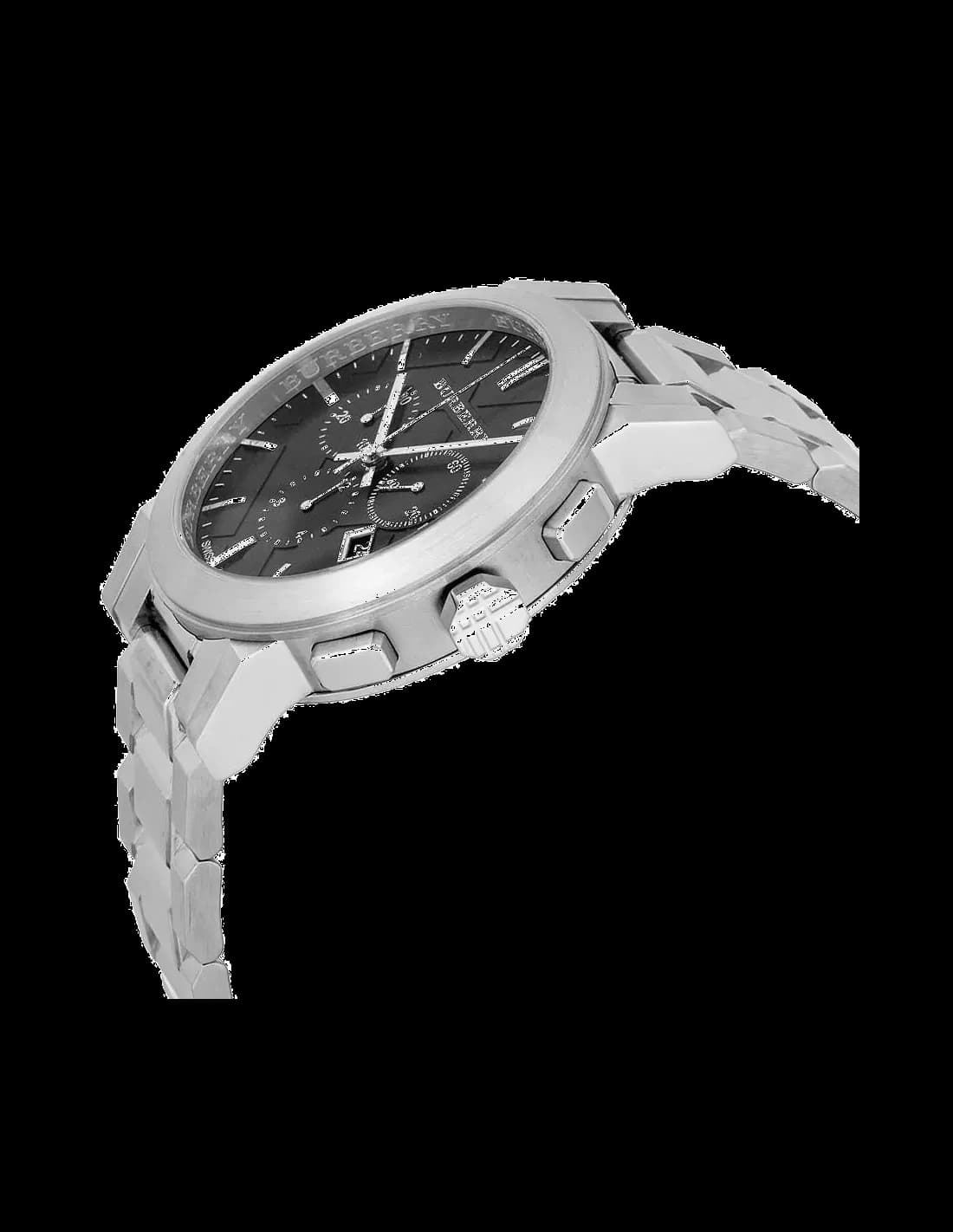 Cadran Burberry BU9351 avec compteurs chronographe à 6h, 9h et 12h, guichet date à 3h et aiguilles luminescentes pour une lisibilité parfaite
