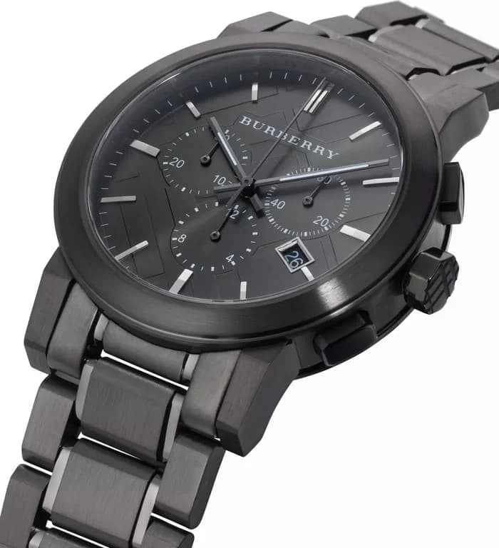 Bracelet Burberry BU9354 en acier noir intégré, maillons brossés et polis, fermoir déployant double sécurité gravé Burberry