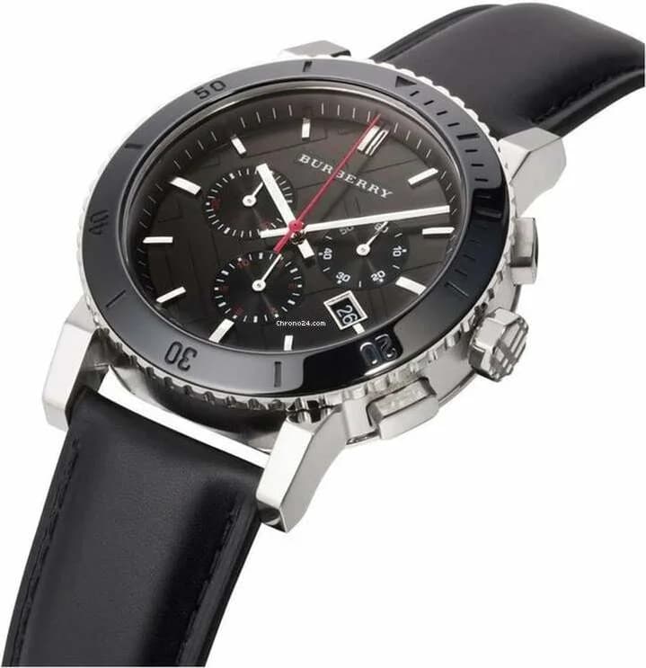 Cadran Burberry BU9382 avec index appliqués, aiguilles luminescentes et guichet date à 4h30
