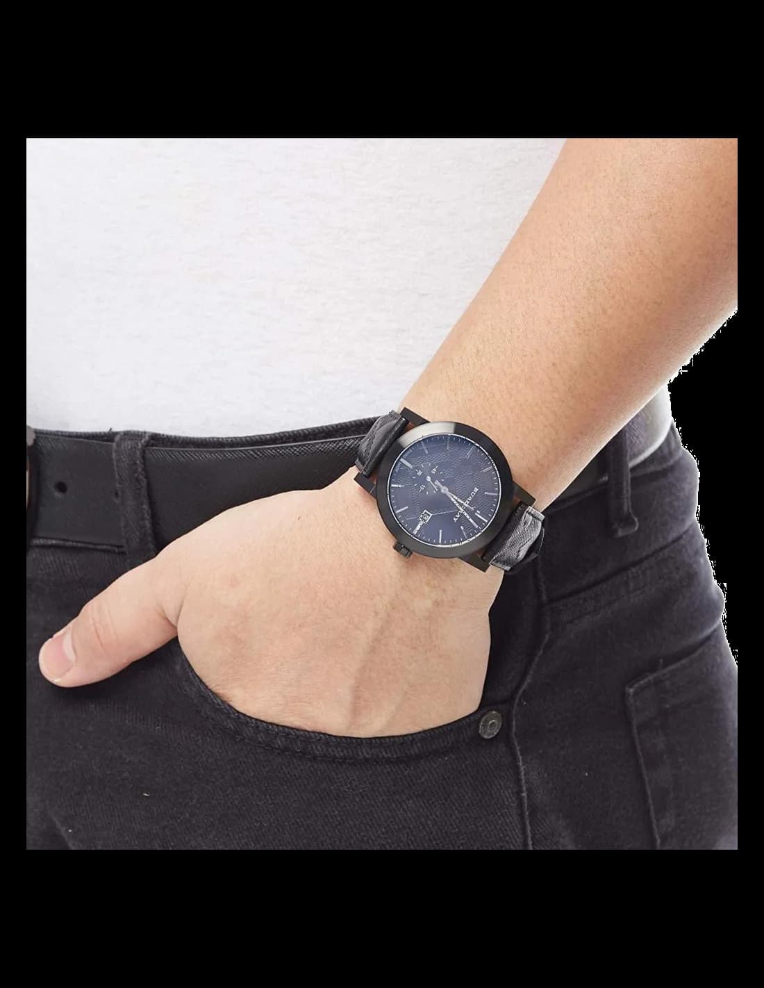 Boîtier Burberry BU9906 rond en acier poli de 40mm, verre saphir, profil fin et épuré