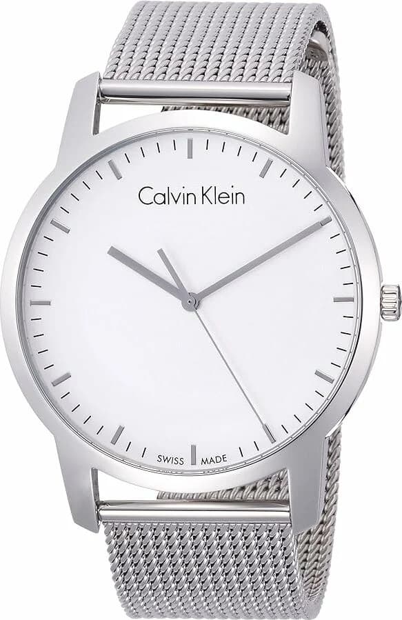 Montre Calvin Klein K2G2G126 avec cadran gris soleillé et index épurés, alliant élégance minimaliste et style contemporain