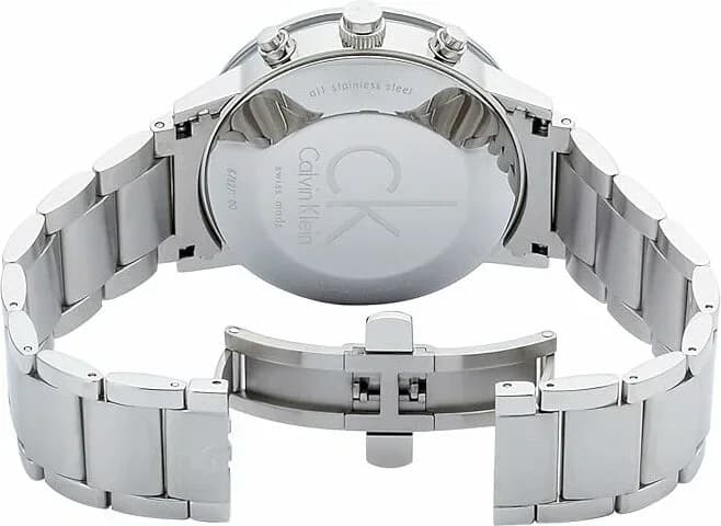 Bracelet Calvin Klein K7627161 en acier inoxydable brossé, maillons plats, fermoir déployant gravé Calvin Klein