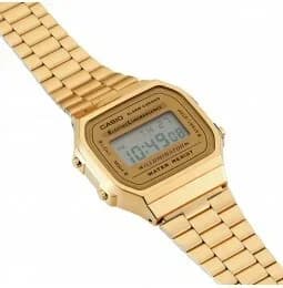 Cadran Casio A168WG-9EF avec affichage digital, date et jour de la semaine, fond doré et contraste noir