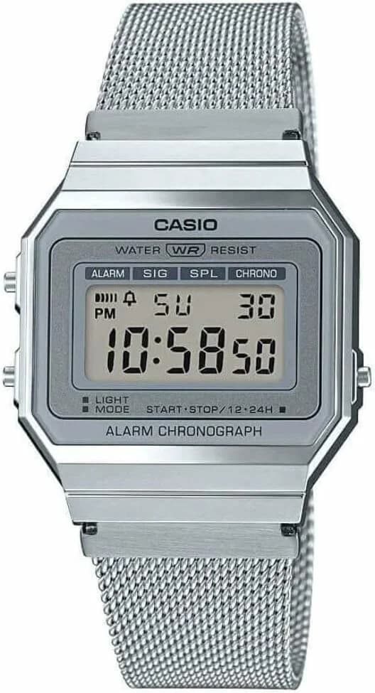 Montre Casio A700WEM-7AEF au cadran digital blanc et boîtier argenté, style vintage chic