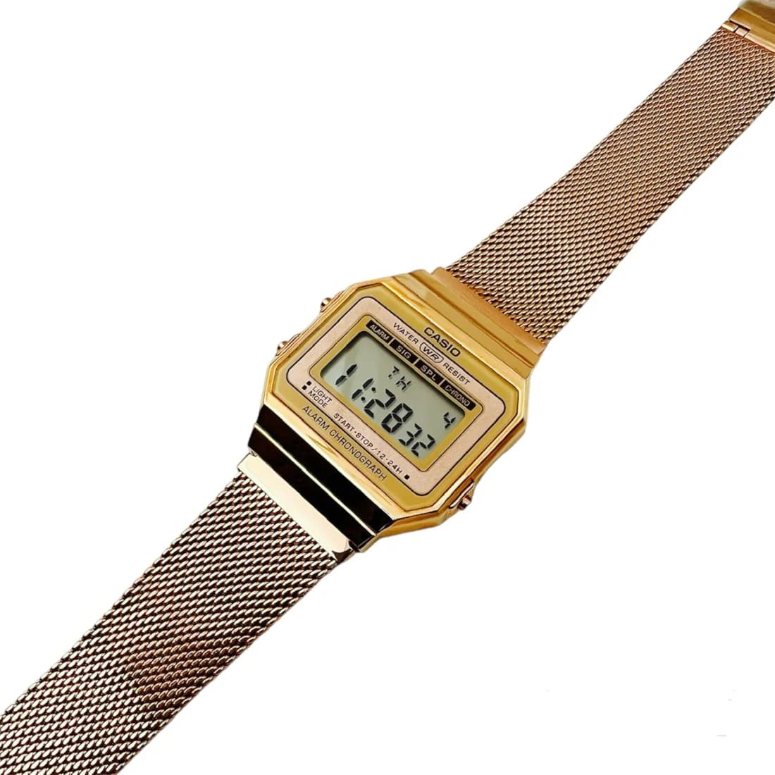 Bracelet Casio A700WMG-5DF en maille milanaise doré rose, finition tissée souple et boucle déployante ajustable