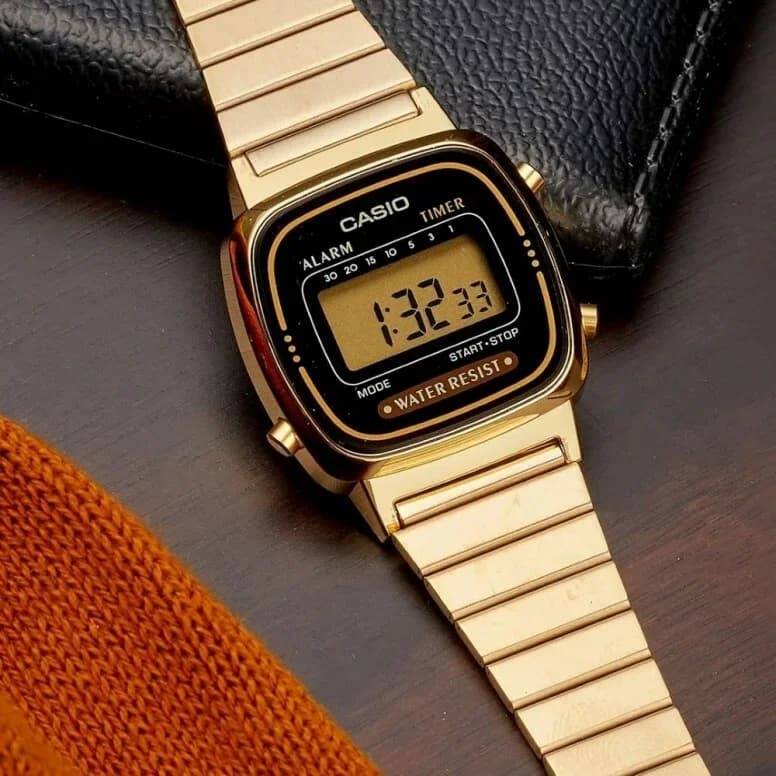 Bracelet Casio LA670WEGA-1EF en mesh doré ajustable, fermoir sécurisé, finition brillante et confortable