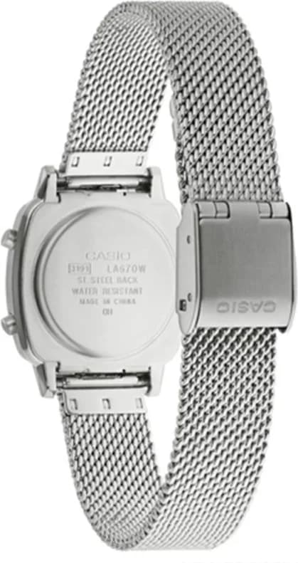 Cadran Casio LA670WEM-7EF avec affichage digital, index et aiguilles argentés, design épuré