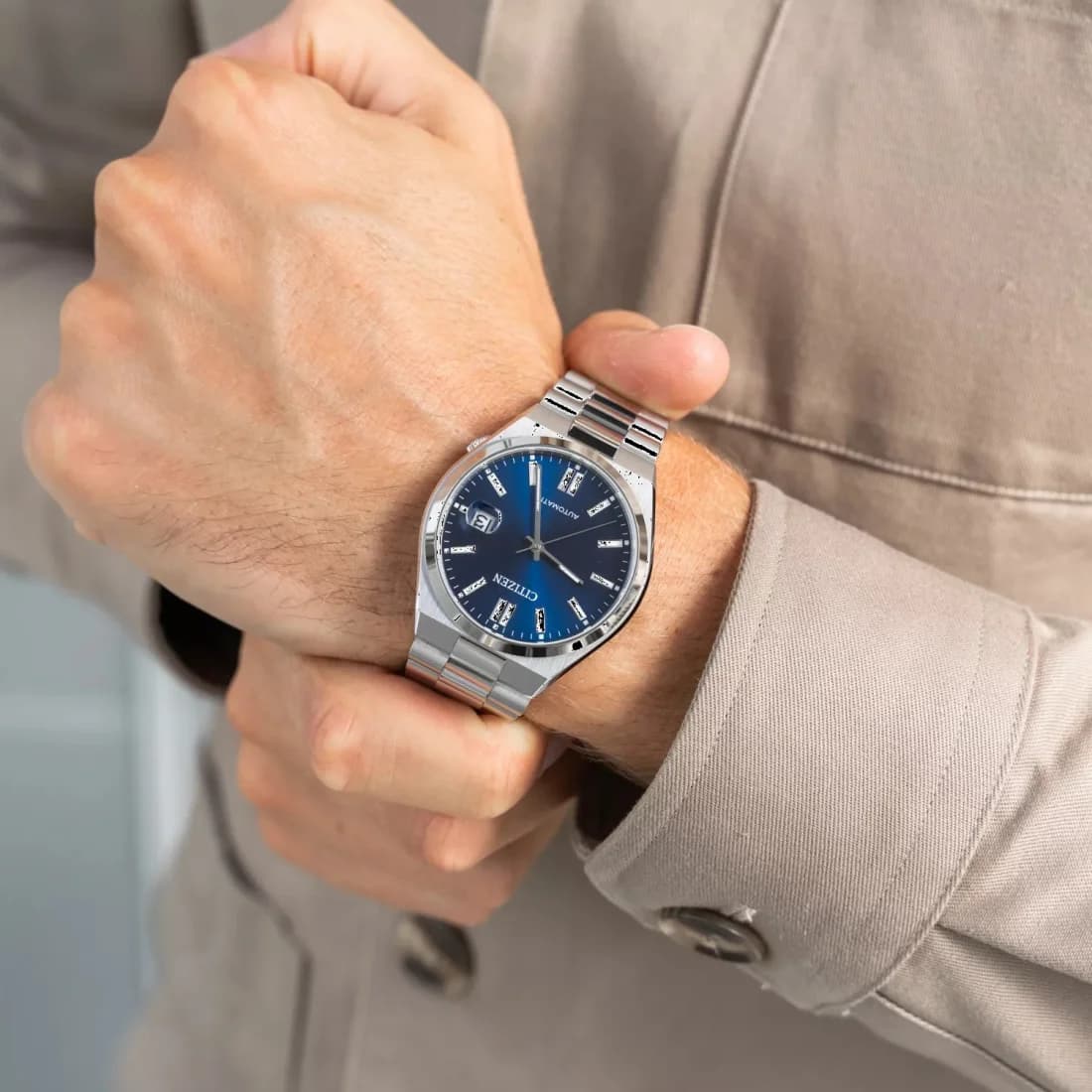 Montre Citizen NJ0150-81L Automatique Cadran Bleu et Bracelet Acier vue 4