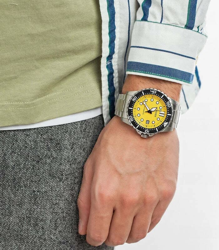 Boîtier Citizen NJ0170-83Z en acier brossé de 42 mm, lunette fixe et fond vissé