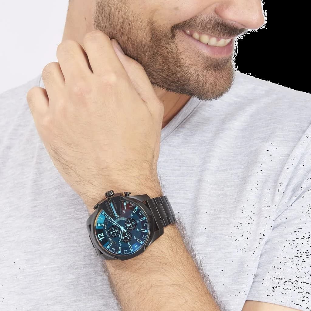 Boîtier Diesel DZ4318 rond en acier noir, lunette lisse, verre minéral irisé, profil épais et massif