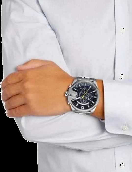 Bracelet Diesel DZ4465 en acier inoxydable noir mat, fermoir déployant gravé, maillons larges et robustes