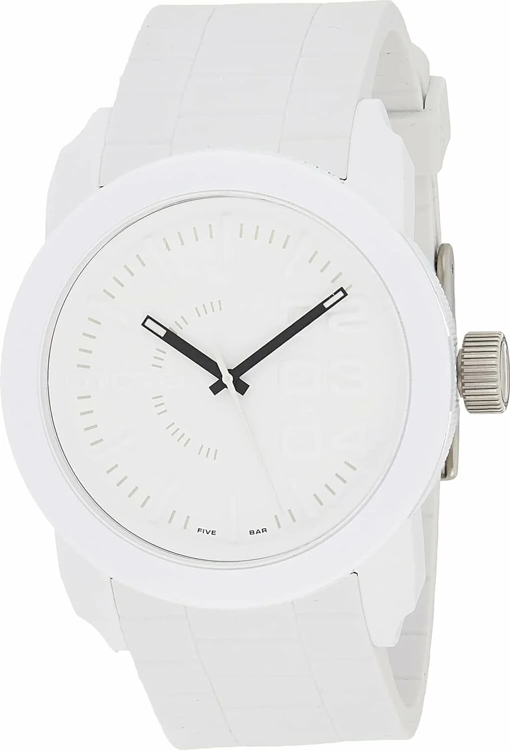 Bracelet Diesel DZ4586 en acier inoxydable gris brossé, maillons larges et fermoir déployant gravé Diesel