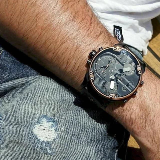 Bracelet Diesel DZ7400 en cuir noir robuste à surpiqûres contrastées, boucle ardillon signée Diesel, style industriel