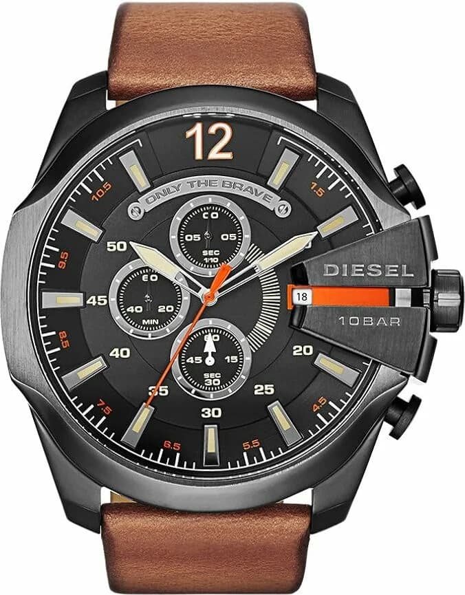 Cadran Diesel DZ7415 dévoile trois sous-cadrans chronographe, index bâtons et aiguilles squelette