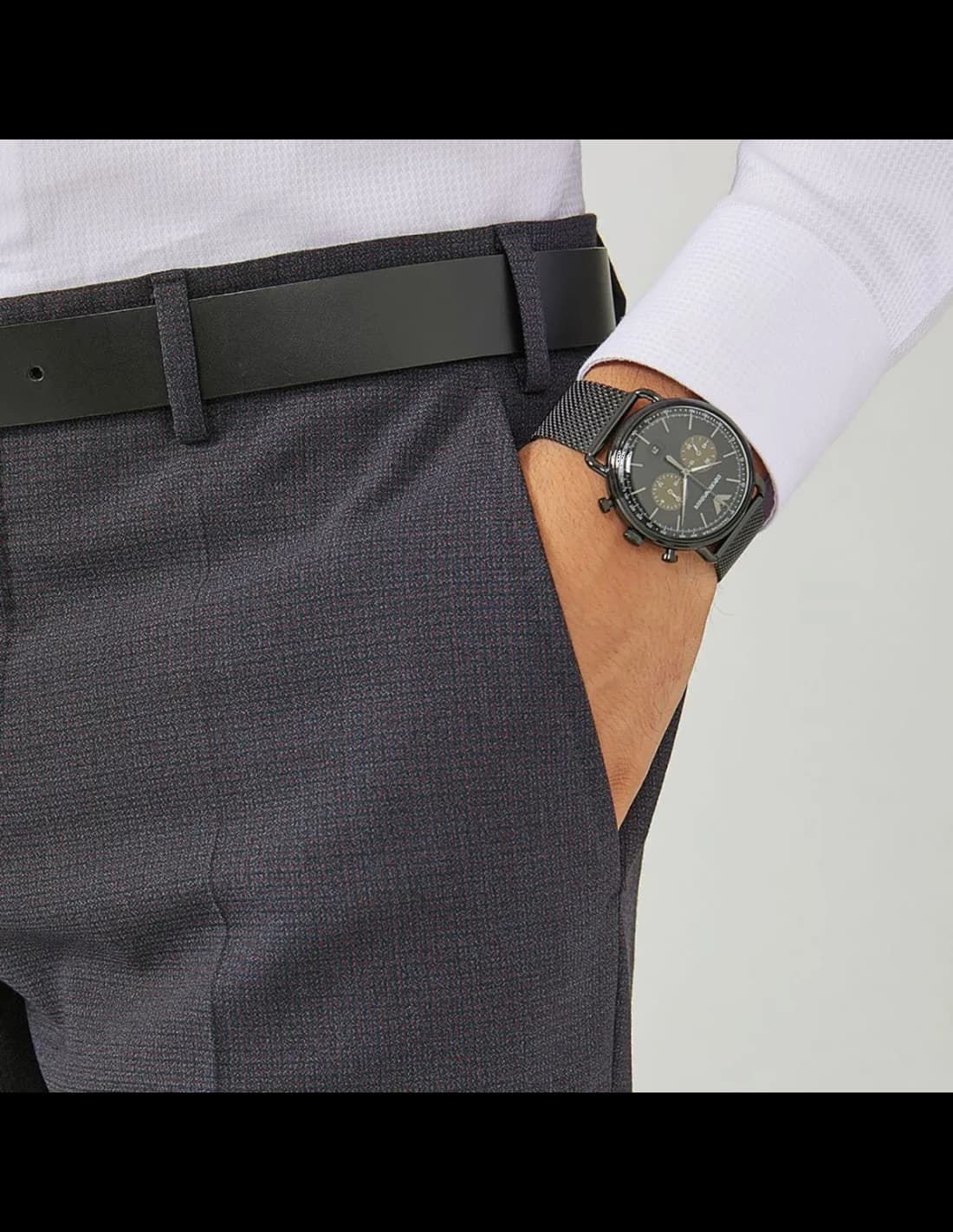 Bracelet Emporio Armani AR11142 en maille milanaise noire intégrée, fermoir déployant ajustable, finition brossée mate confortable