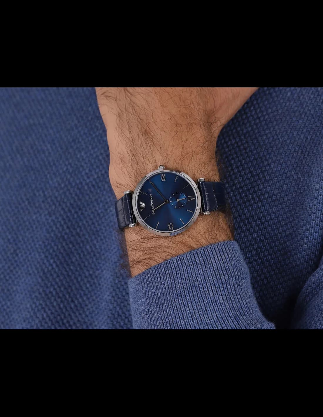 Boîtier Emporio Armani AR11300 en acier inoxydable brossé, lunette lisse fine, profil élégant et fin