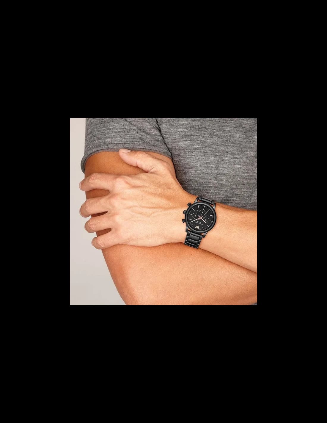 Bracelet Emporio Armani AR1509 en céramique noire avec fermoir déployant aspect lisse et moderne