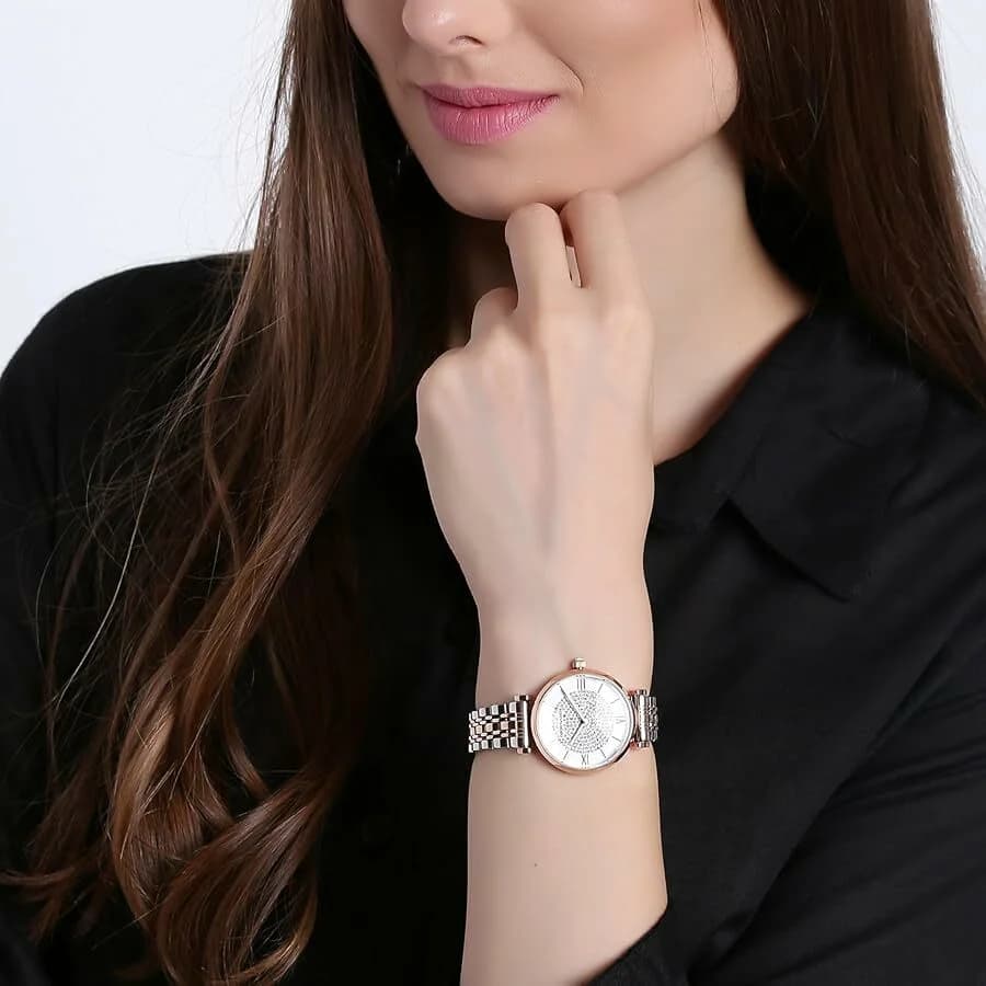 Boîtier Emporio Armani AR1926 en acier bi-colore, lunette lisse, profil fin, visserie apparente design sport chic