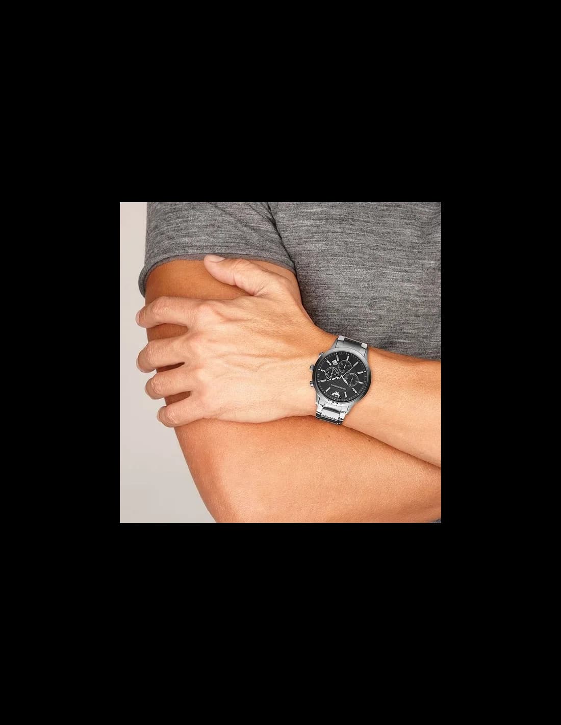 Boîtier Emporio Armani AR2434 rond en acier de 44 mm, lunette lisse polie, verre saphir, profil fin et moderne