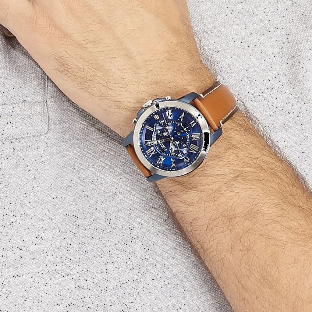 Boîtier Fossil FS5151 en acier brossé, lunette fine polie, profil élégant et fin