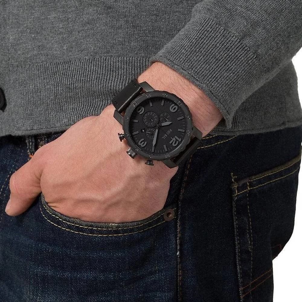 Boîtier Fossil JR1354 en acier gun metal brossé, lunette fixe noire, couronne et poussoirs vissés, profil épais