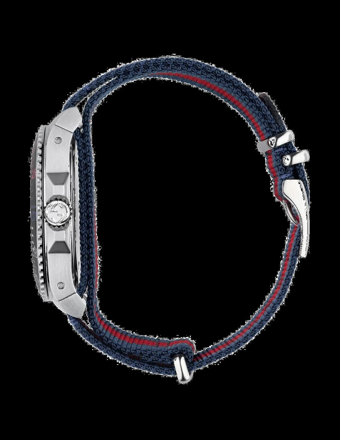 Bracelet Gucci YA136210 nylon bleu et rouge avec fermoir déployant acier, motif signature Web