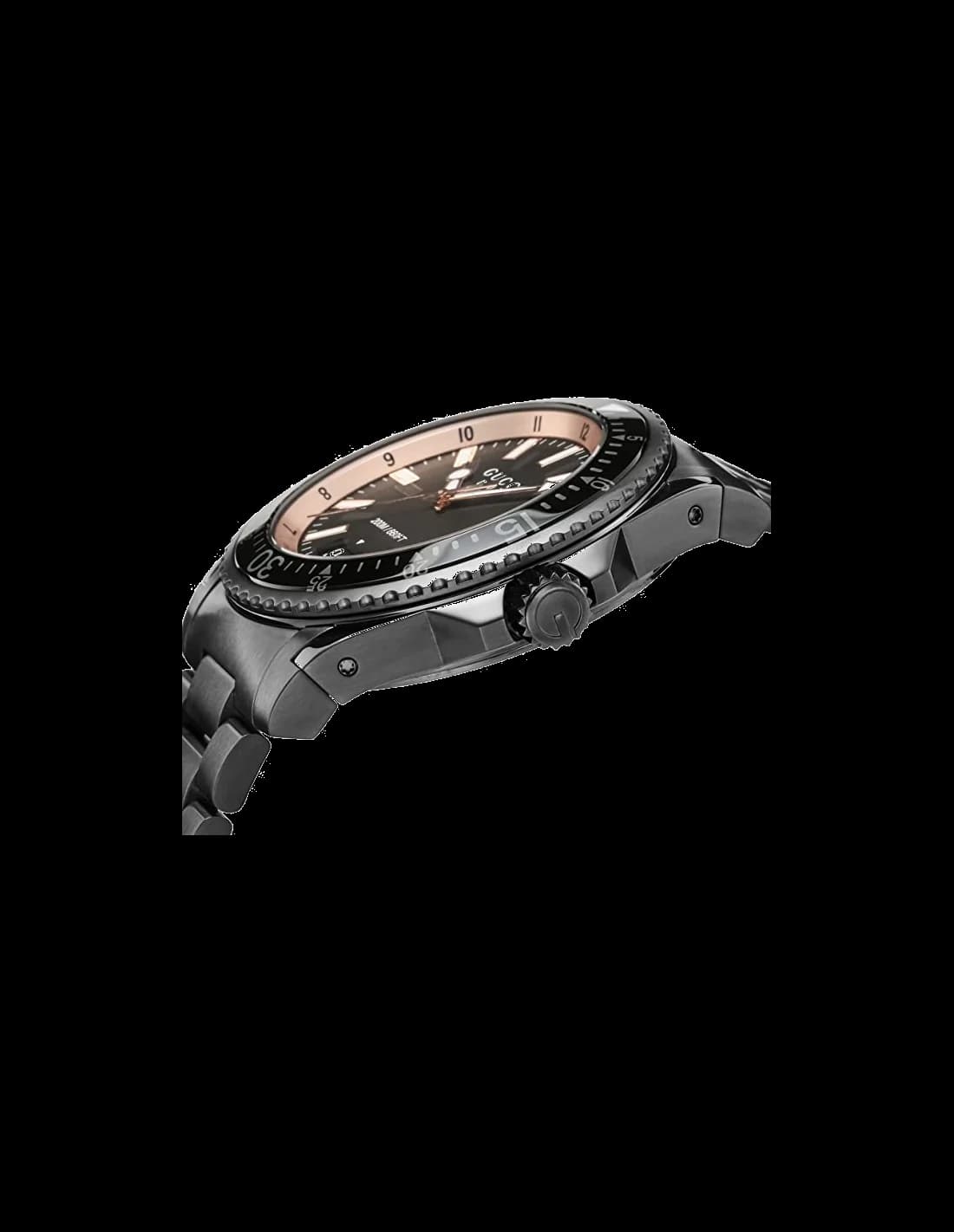 Cadran Gucci YA136213 avec index bâtons blancs, aiguilles luminescentes, date à 3h
