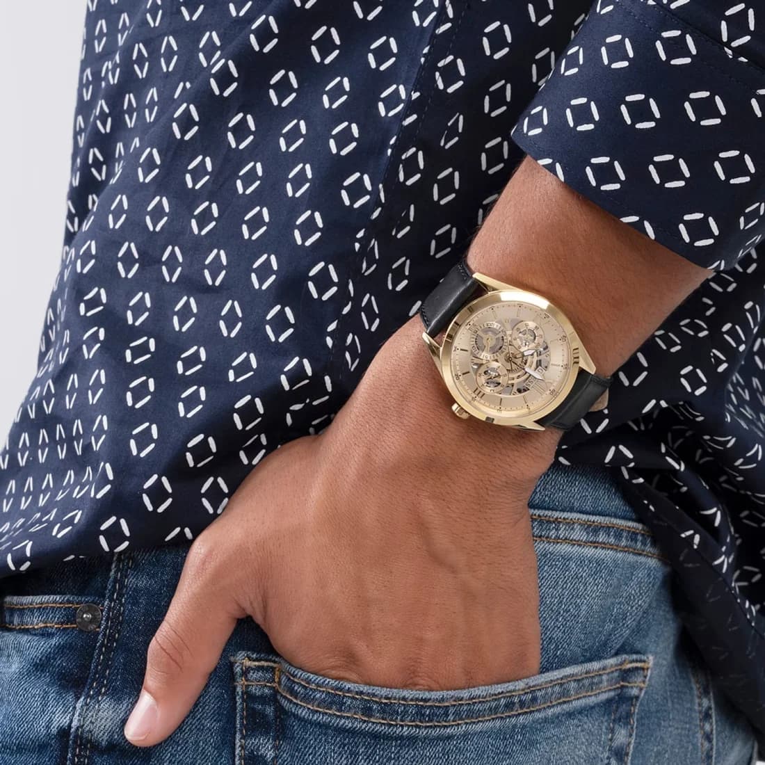 Montre Homme Guess Tailor GW0389G2 cadran doré multifonction vue 5