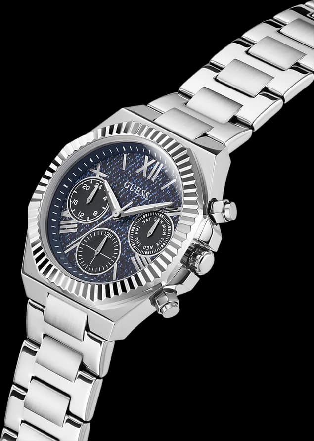Cadran Guess GW0769L1 arborant un motif denim bleu, index bâtons et aiguilles argentées