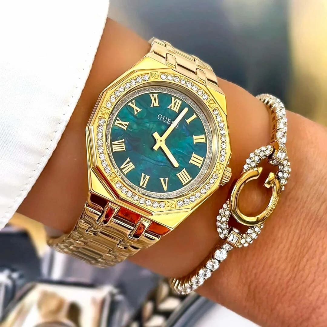 Montre Femme Guess Desire GW0770L2 bracelet acier doré cadran vert nacre vue 4