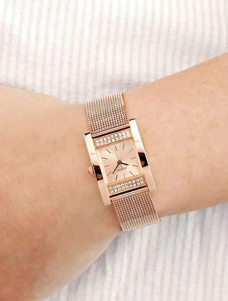 Cadran Guess W0127L3 aux index dorés et aiguilles fines lumineux