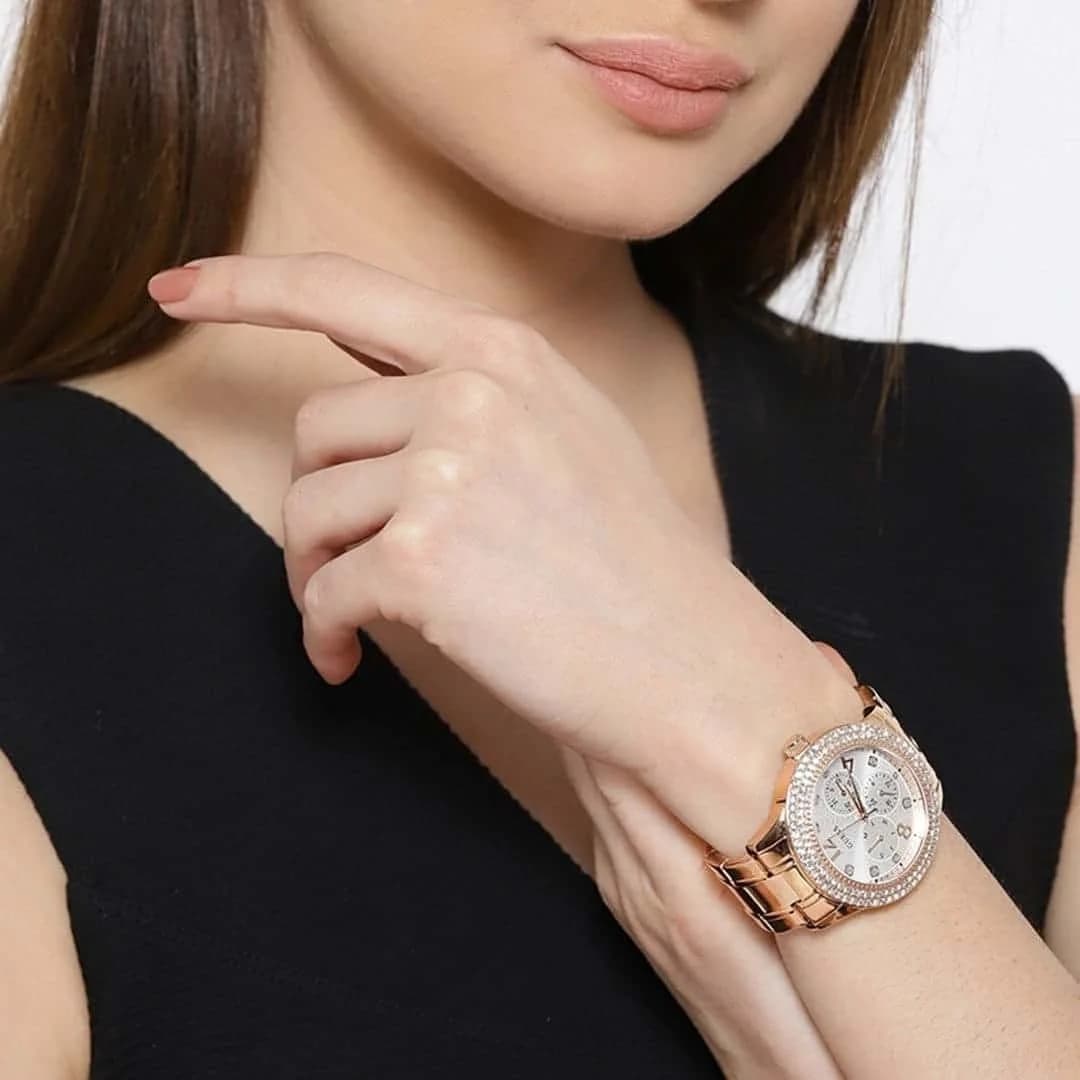 Boîtier Guess W1097L3 rond en acier doré rose, lunette lisse, verre minéral, profil fin et raffiné