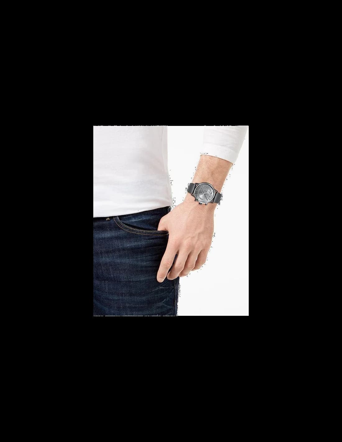 Bracelet Hugo Boss 1513570 en cuir gris avec surpiqûres noires, boucle ardillon en acier brossé, confortable et élégant