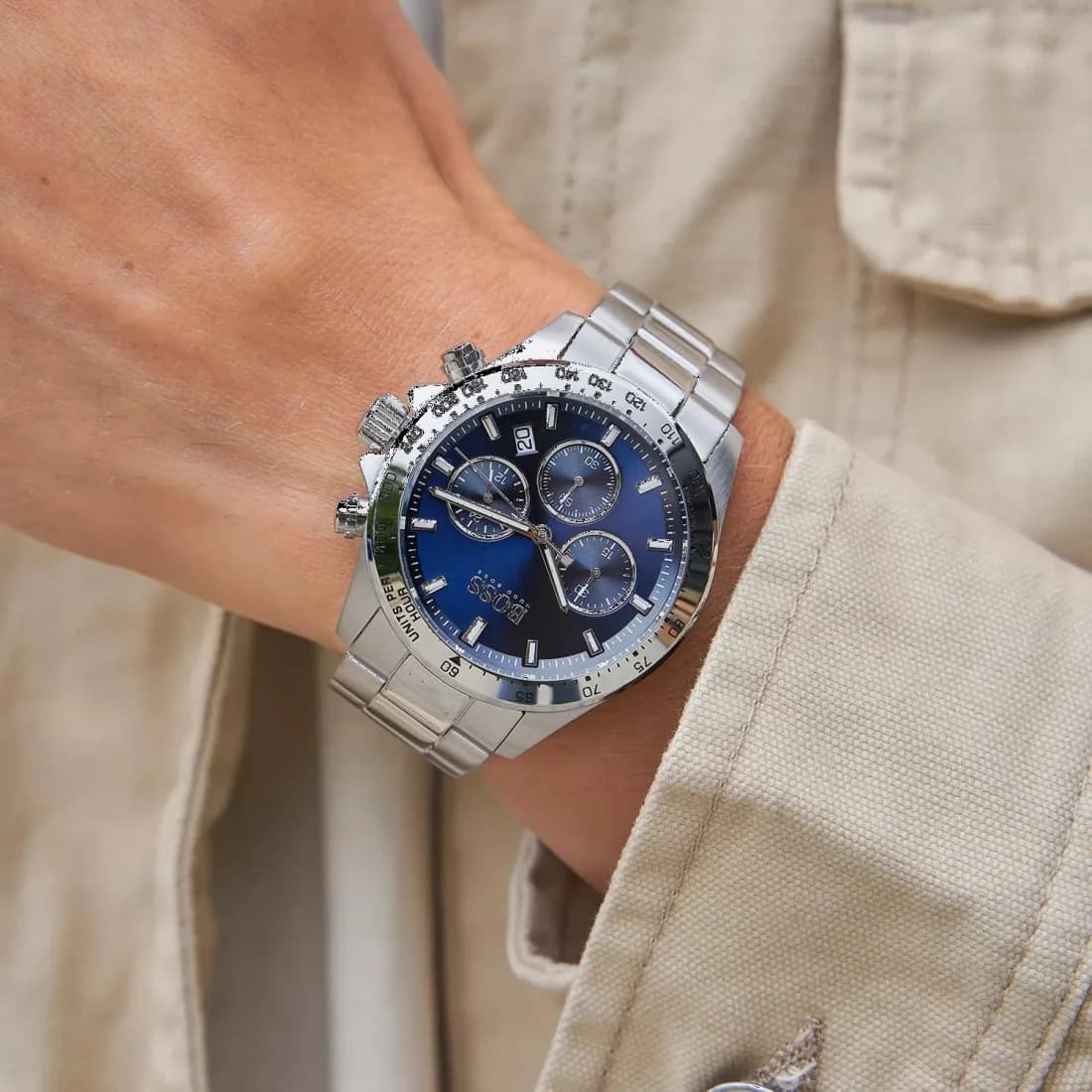 Boîtier Hugo Boss 1513755 en acier inoxydable brossé et poli, lunette fixe avec échelle tachymétrique, couronne et poussoirs vissés