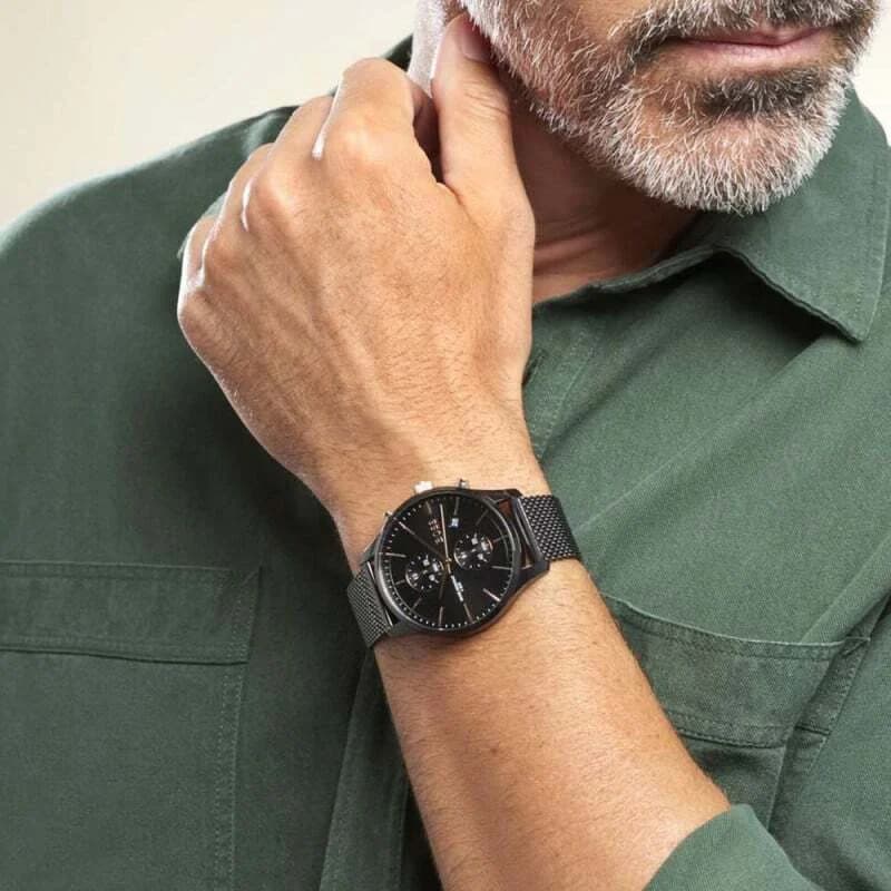Boîtier Hugo Boss 1513811 en acier inoxydable noir, lunette lisse et profil fin pour un look contemporain
