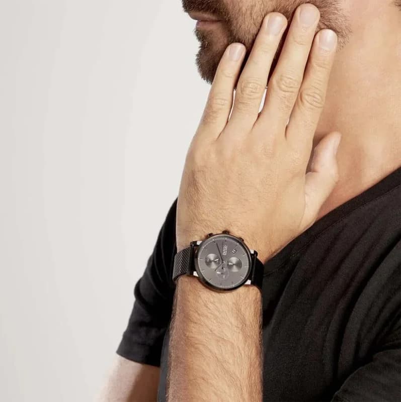 Boîtier Hugo Boss 1513813 rond en acier brossé et poli, verre saphir, profil fin pour un port élégant