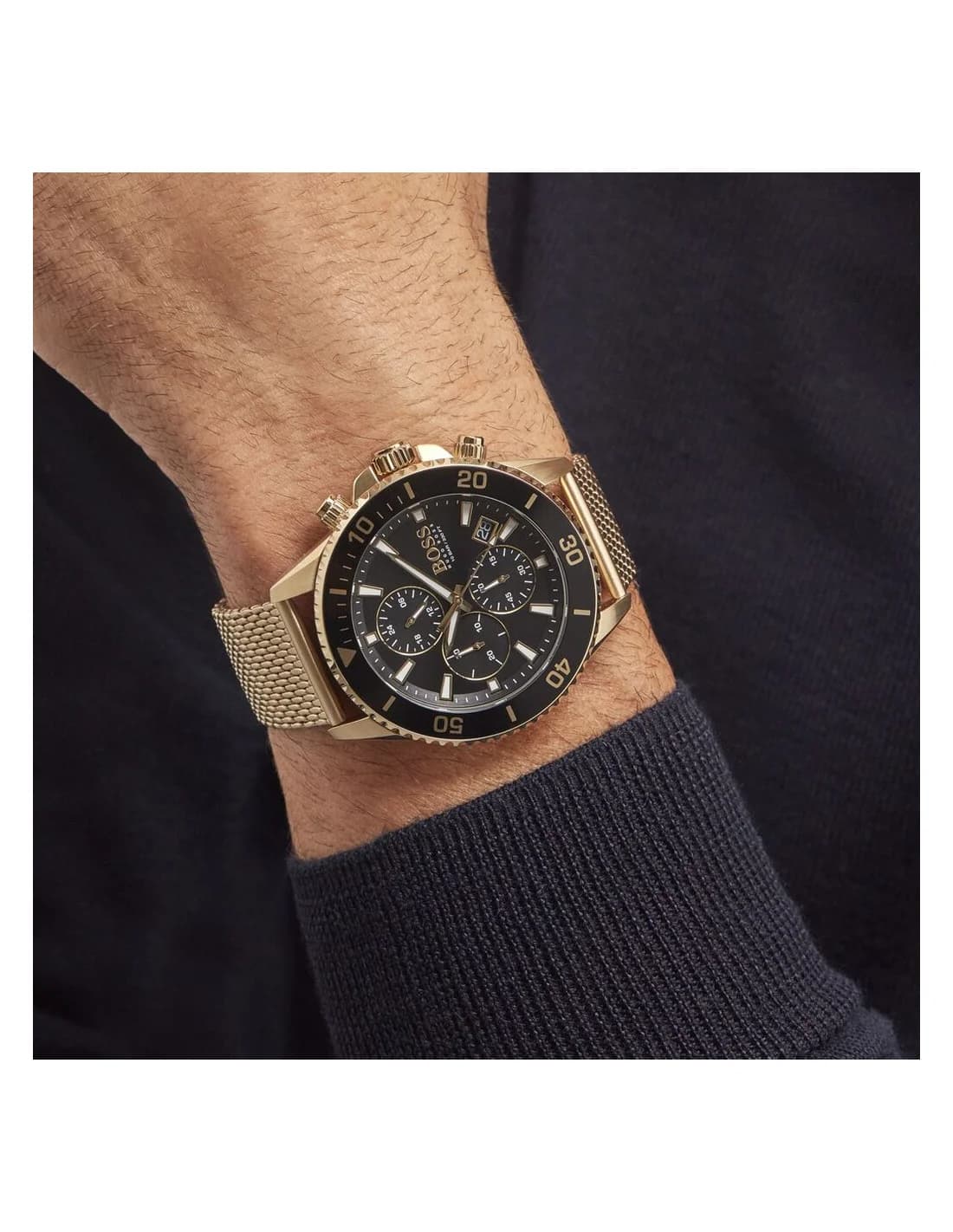 Cadran Hugo Boss 1513906 noir avec trois sous-cadrans pour les minutes, heures et secondes, date à 4h30, index appliqués dorés